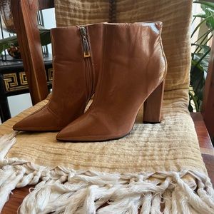 blush Pointed ankle booties